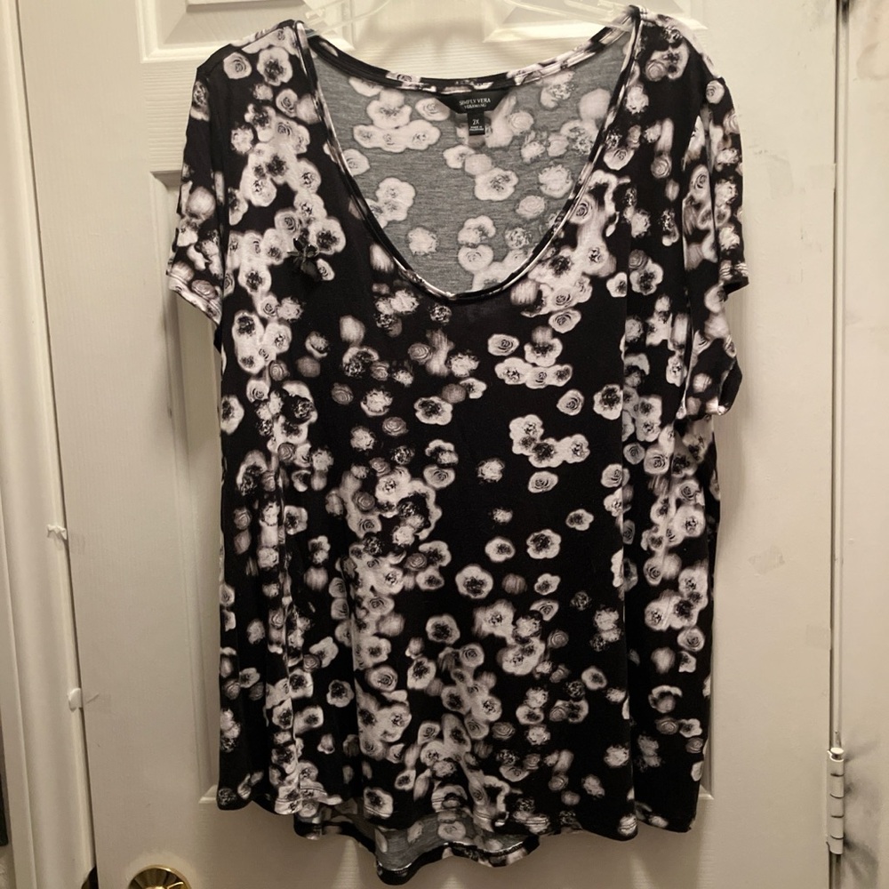 Simply Vera Vera Wang VNeck Dolman Sleeve High Low Hem Floral Design Size 2x